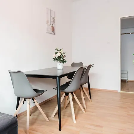 Feworld Living - Center Apartment *