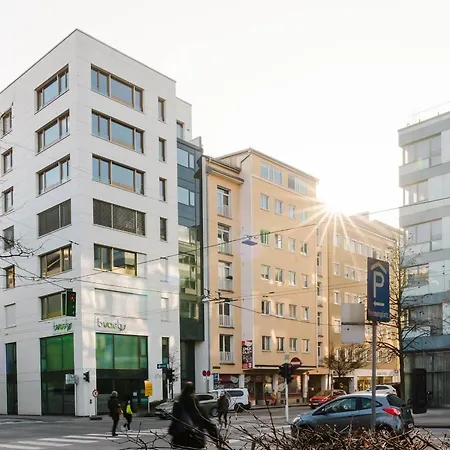 Feworld Living - Center Lejlighed *